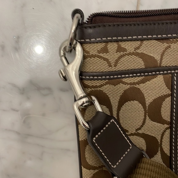 Coach crossbody - Picture 3 of 6
